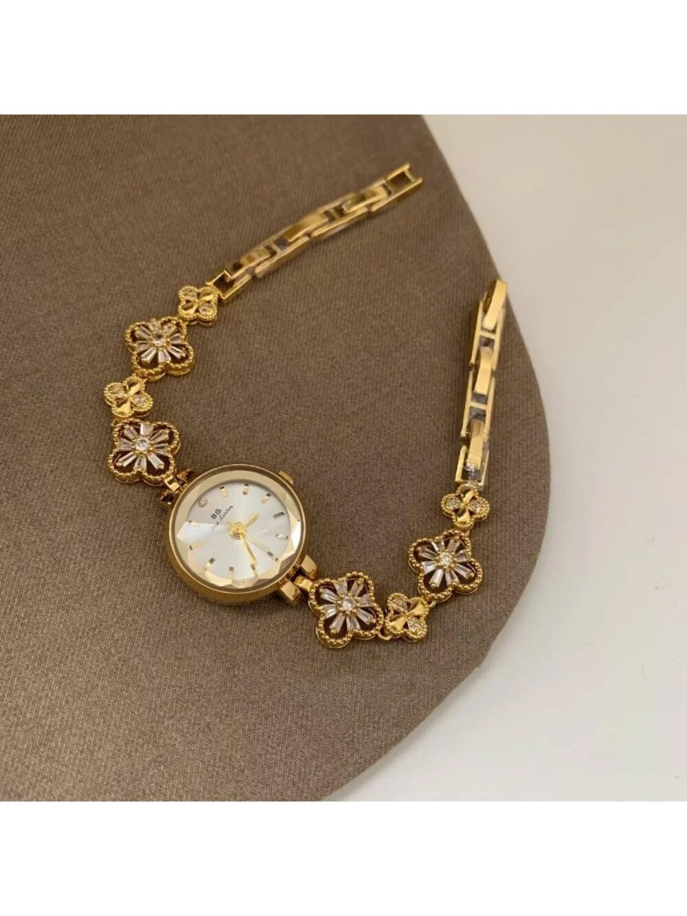 Women's Gold White Analog Quartz Vintage Hollow Four Leaf Chain Bracelet Watch